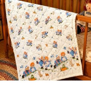 Vintage 1976 Raggedy Ann & Andy Quilted Baby Blanket Ruffle Trim 32 x 45 Nursery